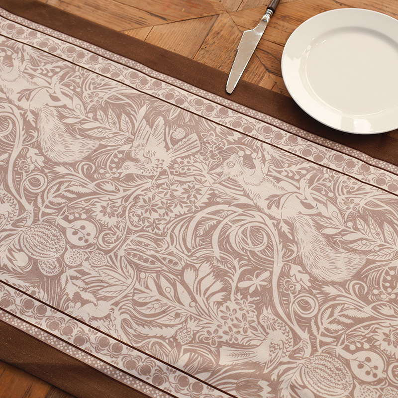 Pelari Meja Linen